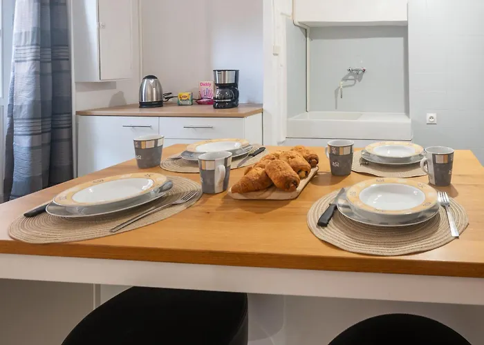 La Clemence - Netflix - Free Parking *